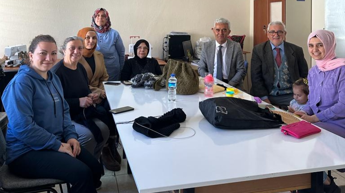 Şaphane İlçe Milli Eğitim Müdürü Halil AKTAY ve Halk Eğitimi Merkezi Müdürü Ali DİNÇAY kursumuzu ziyaret ettiler.